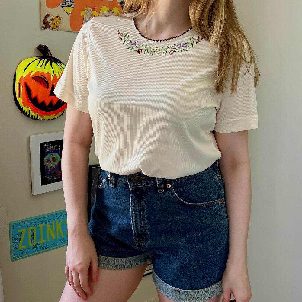Vintage 1990s Jantzen Classics Cream T-Shirt Size Small Floral Decoration